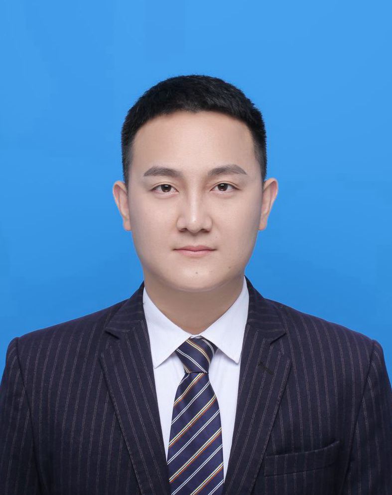 1602812478894078643.jpg 贺小龙2.jpg