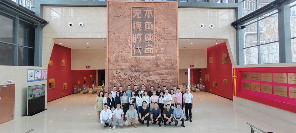 LUVz_1714472357757073860.jpg 2.jpg