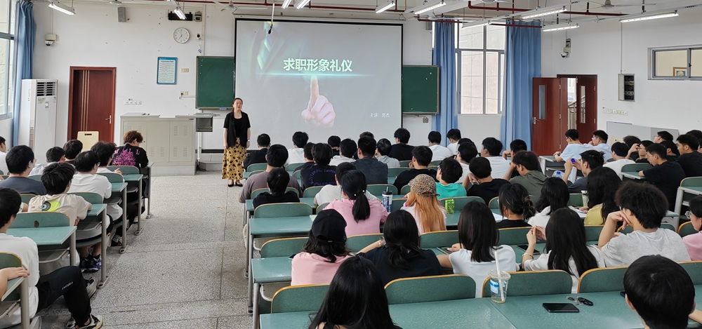 iFQZ_1750899595328062814.jpg 21DFF297BA39B2C7F6DD842A9C9470B1.jpg