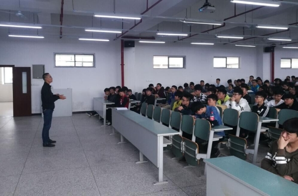 1492764055109006230.jpg F:?6-2017学年第二学期新闻宣传?70421公司组织开展2016级专业认知实习系列讲座活动新建文件夹 (2)QQ图片20170421161951.jpg