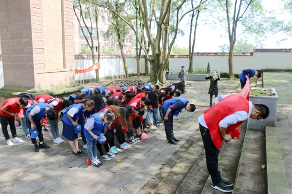 1494212444739098257.jpg IMG_4128.jpg